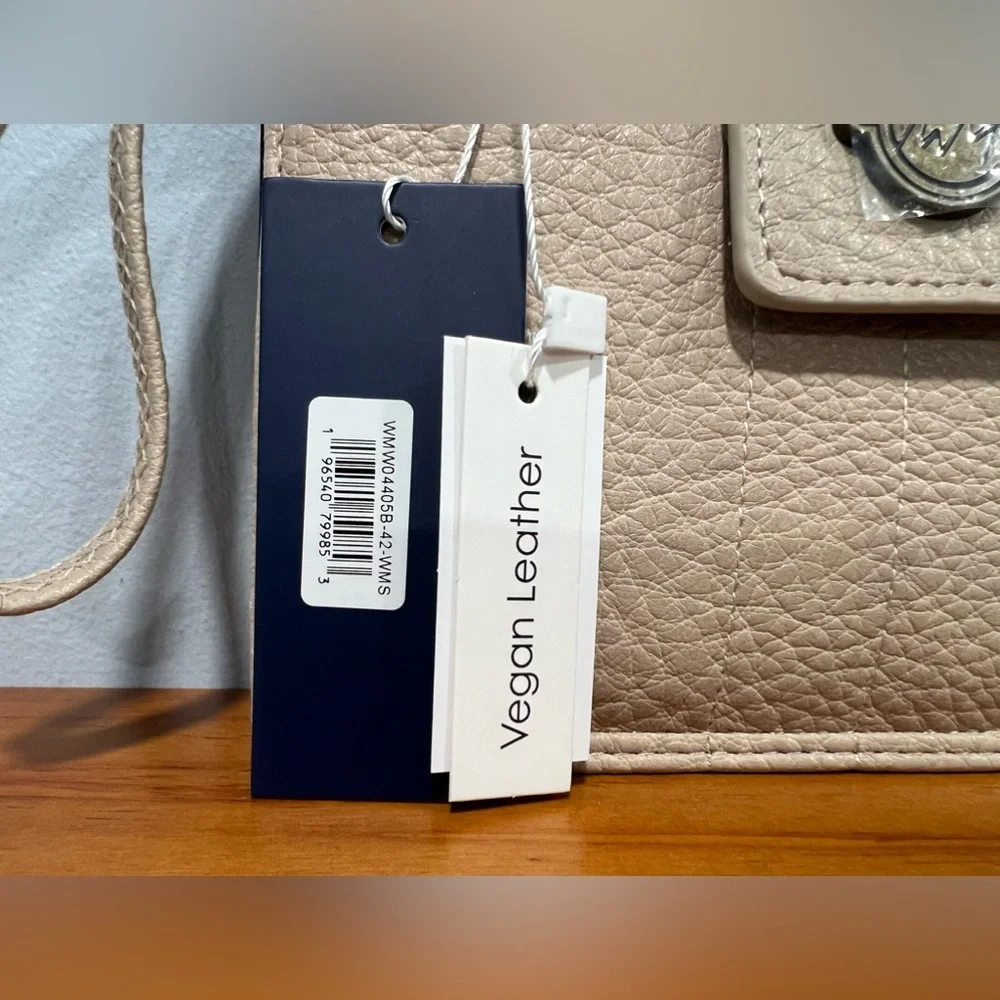WHITE MOUNTAIN NWT Beige Snap Button Zipper Women's Vegan Leather Bi Fold Wallet